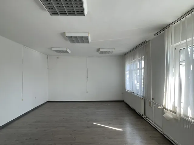 Kiadó kereskedelmi és ipari ingatlan Győr 130 nm