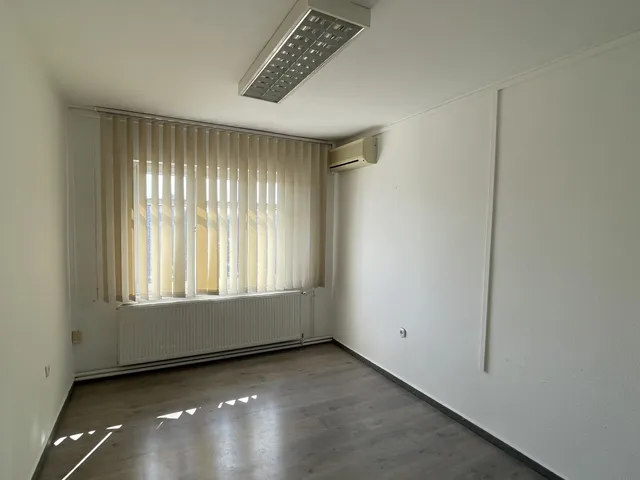 Kiadó kereskedelmi és ipari ingatlan Győr 130 nm