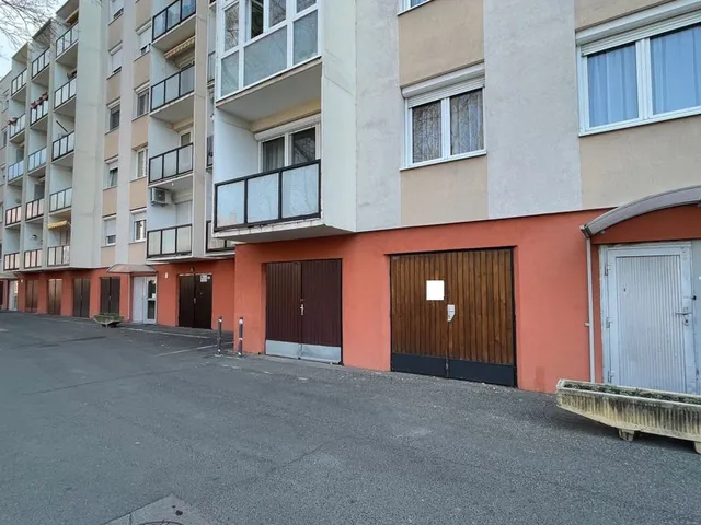 Eladó garázs Győr, Nádorváros 13 nm