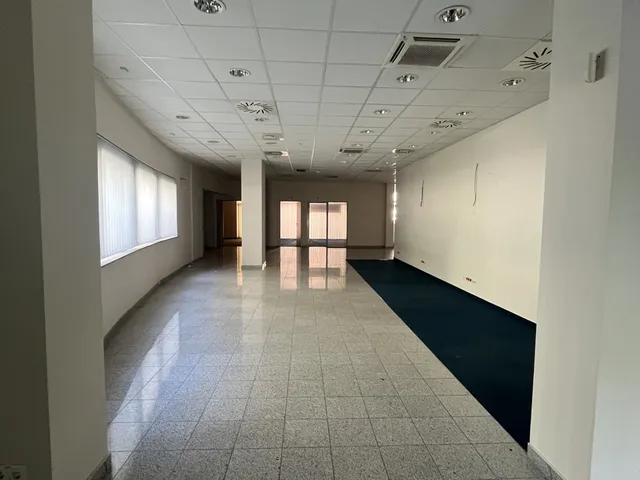 Kiadó kereskedelmi és ipari ingatlan Győr, Belváros 927 nm