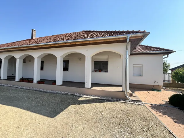 Eladó ház Nagyszentjános 150 nm