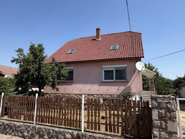 Eladó ház Nyúl 98 nm