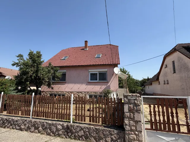 Eladó ház Nyúl 98 nm