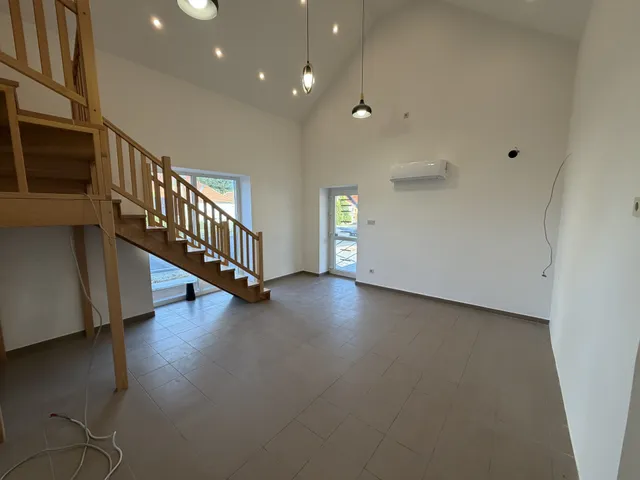 Kiadó kereskedelmi és ipari ingatlan Nyúl 50 nm