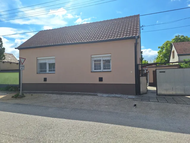 Kiadó ház Székesfehérvár, Felsőváros 74 nm