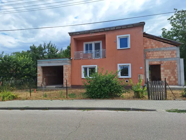 Eladó ház Székesfehérvár, Rozsnyói utca 4 130 nm