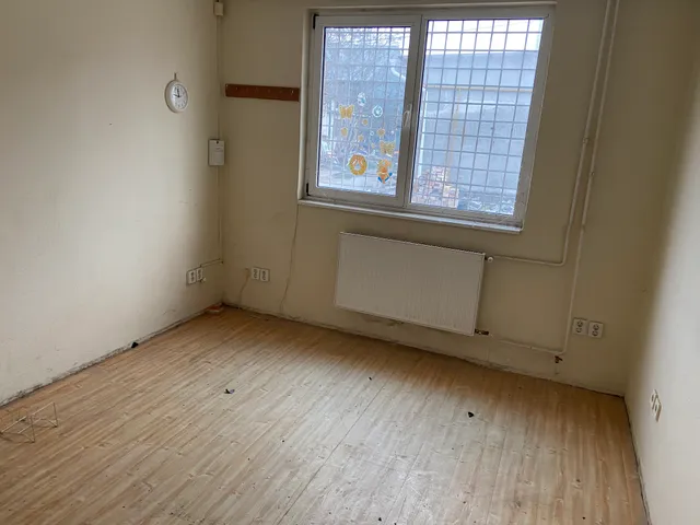 Kiadó kereskedelmi és ipari ingatlan Székesfehérvár, Horvát István lakótelep 35 nm