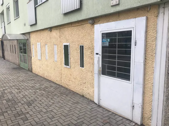 Kiadó kereskedelmi és ipari ingatlan Székesfehérvár, Víziváros 36 nm