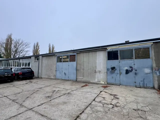 Kiadó kereskedelmi és ipari ingatlan Székesfehérvár, Horvát István lakótelep 150 nm