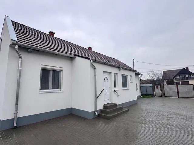 Kiadó ház Székesfehérvár, Felsőváros 98 nm