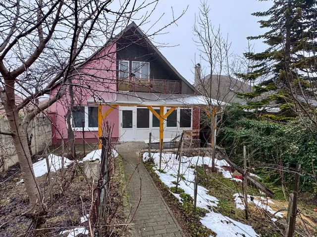 Kiadó ház Mór 96 nm