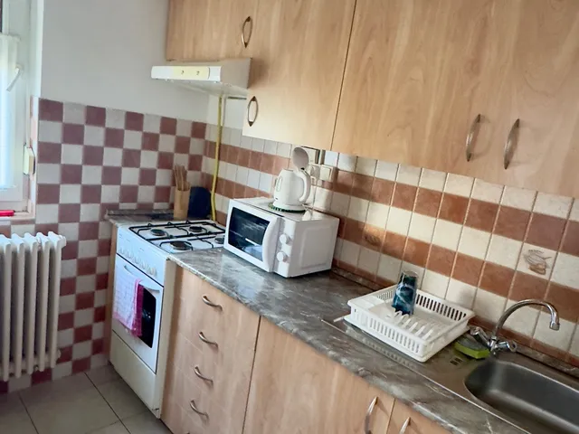 Kiadó lakás Székesfehérvár, Belváros, Deák Ferenc utca 43 nm