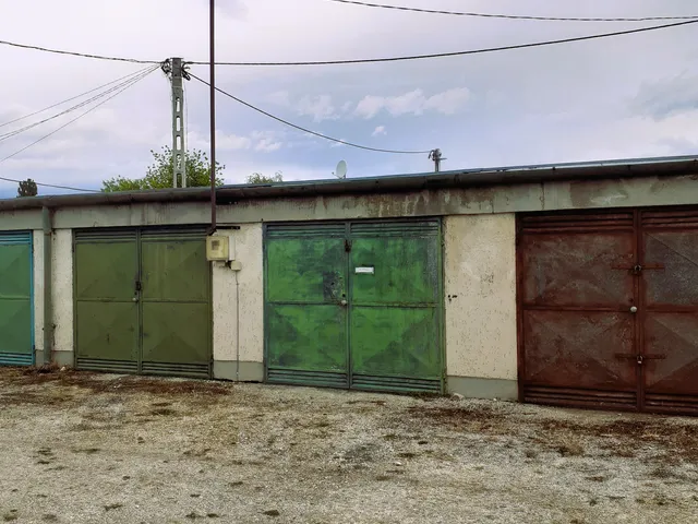 Eladó garázs Székesfehérvár, Palotaváros 18 nm