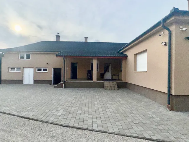 Eladó ház Szabadbattyán 170 nm