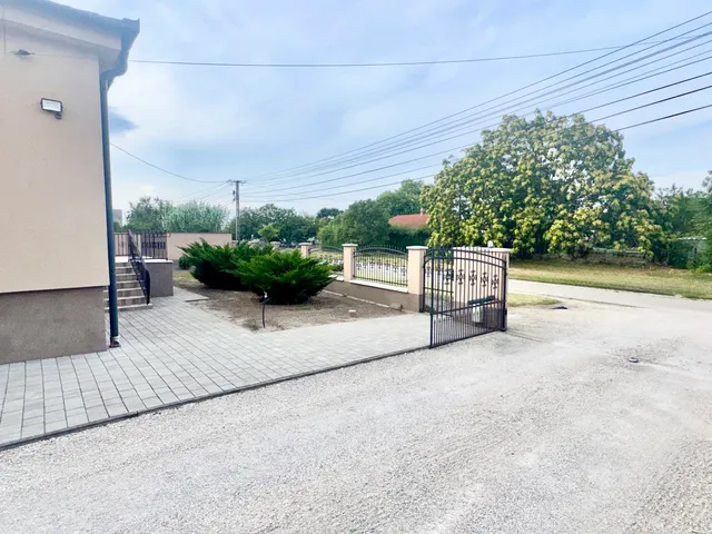 Eladó ház Szabadbattyán 170 nm