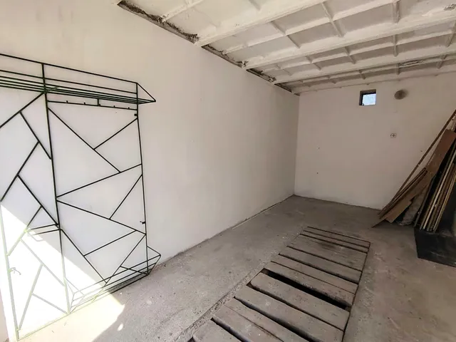 Eladó garázs Székesfehérvár, Fecskepart 18 nm