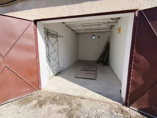 Eladó garázs Székesfehérvár, Fecskepart 18 nm