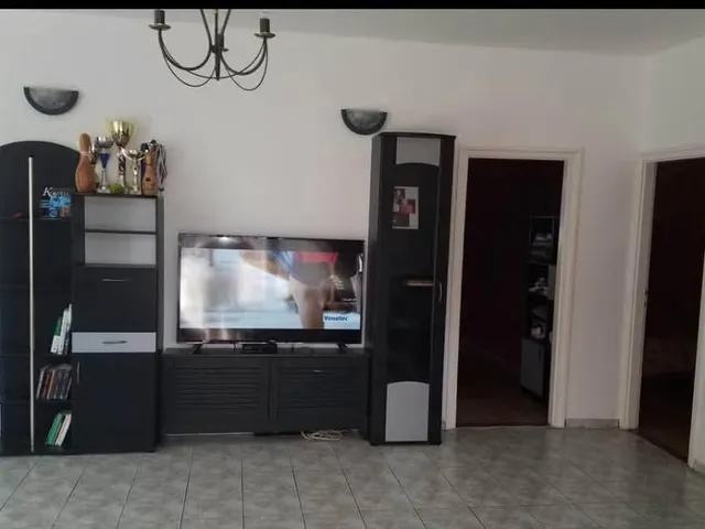 Kiadó ház Üröm, Fő utca 135 nm