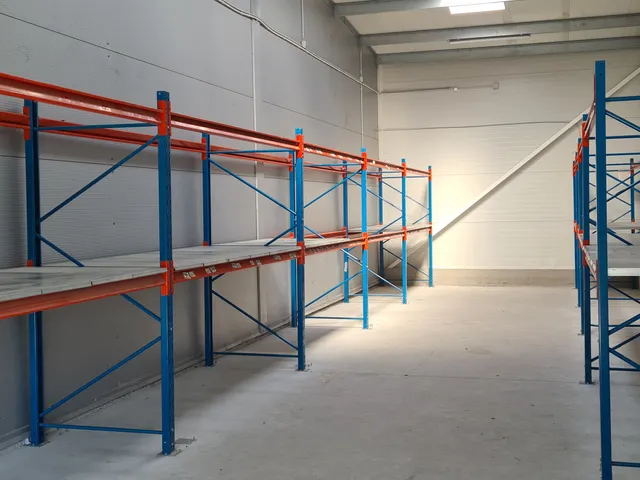 Kiadó kereskedelmi és ipari ingatlan Budapest XIV. kerület, Alsórákos, Öv utca 100 nm