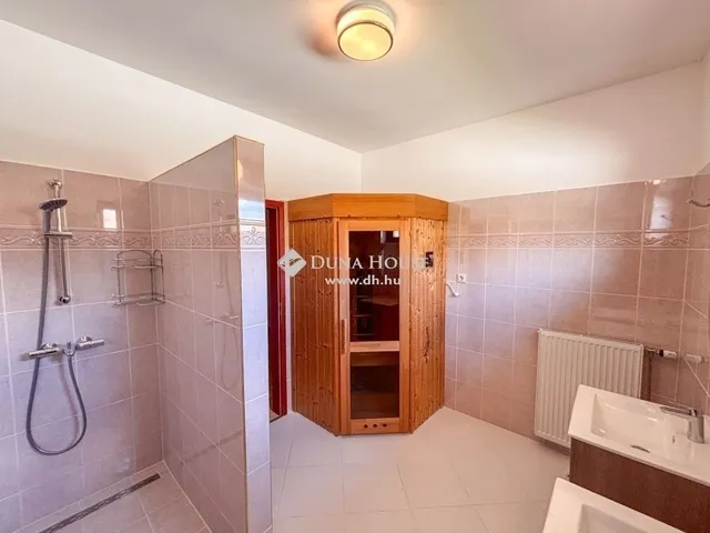 Eladó ház Csobánka 246 nm