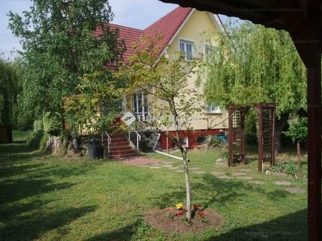 Eladó ház Veresegyház 240 nm
