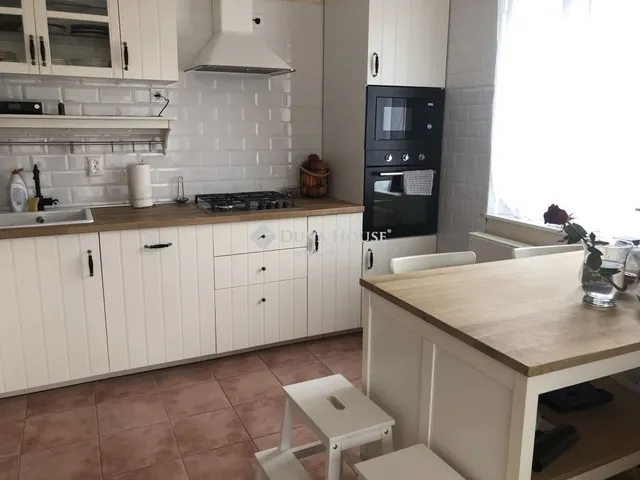 Eladó ház Veresegyház 240 nm