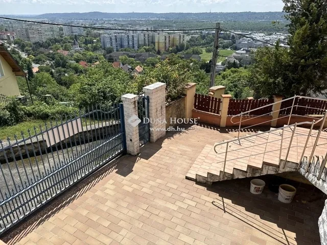 Eladó ház Budaörs 390 nm