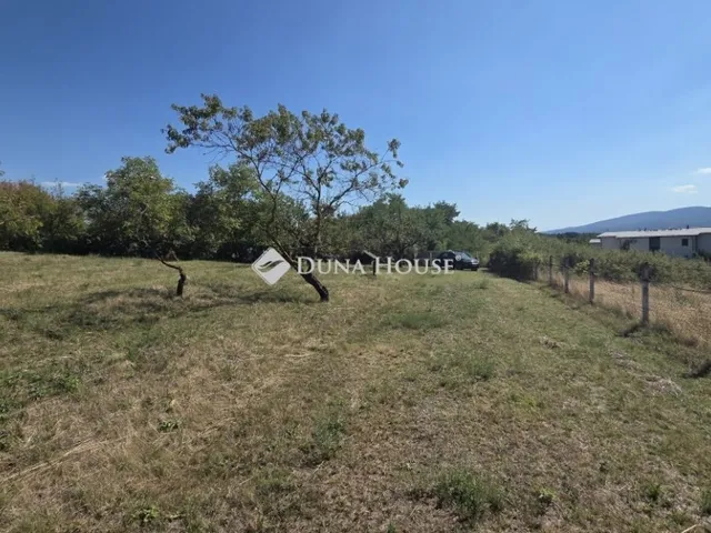 Eladó telek Vác 11139 nm
