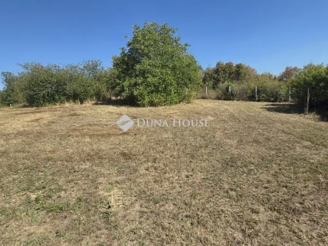 Eladó telek Vác 11139 nm