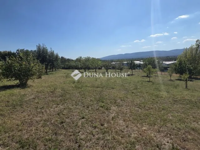 Eladó telek Vác 11139 nm