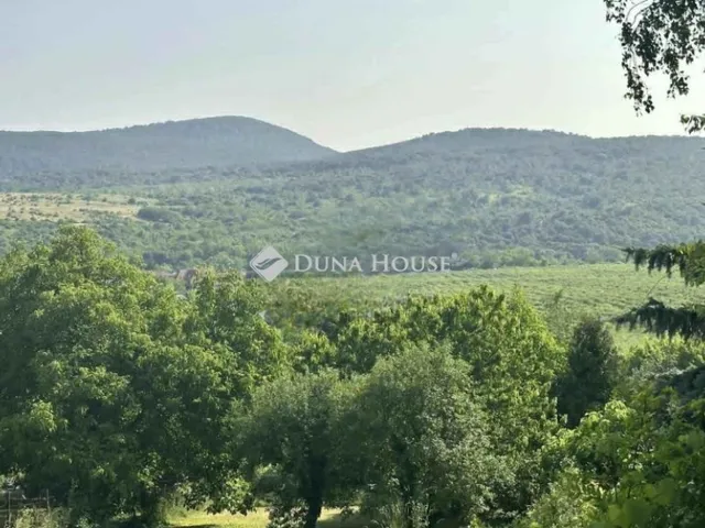 Eladó telek Pomáz 720 nm