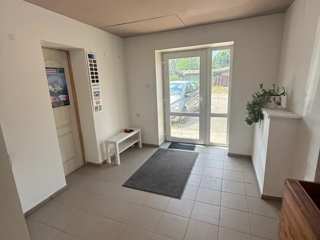 Kiadó kereskedelmi és ipari ingatlan Pilisborosjenő 784 nm
