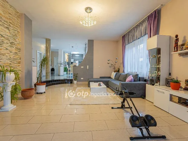 Eladó ház Budapest XVII. kerület, Rákoscsaba-Újtelep 360 nm