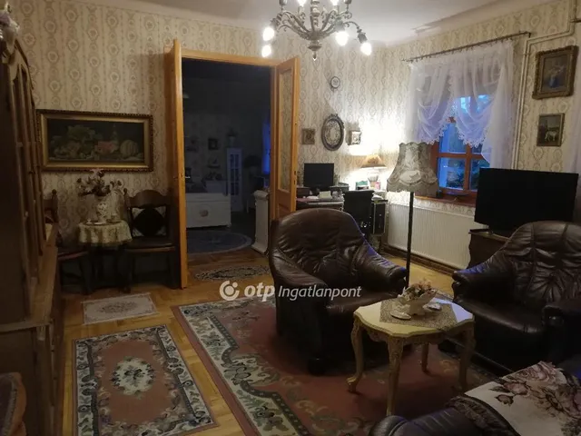 Eladó ház Budapest III. kerület, Testvérhegy 240 nm