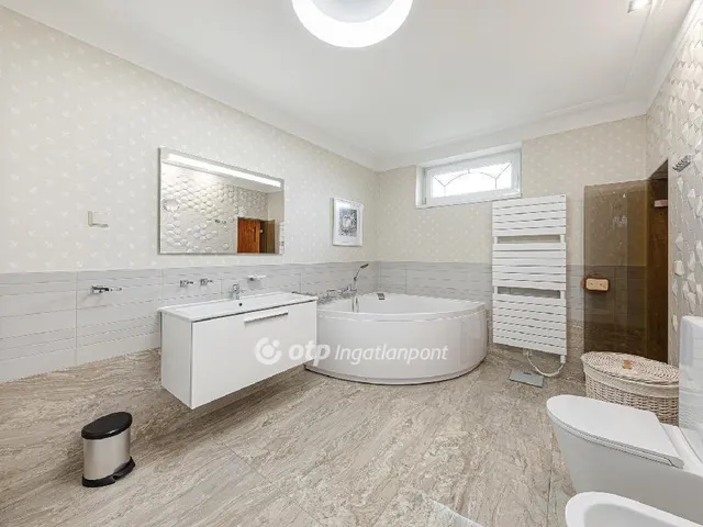 Eladó ház Budapest II. kerület 334 nm