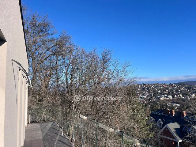 Eladó ház Budapest II. kerület, Máriaremete 202 nm
