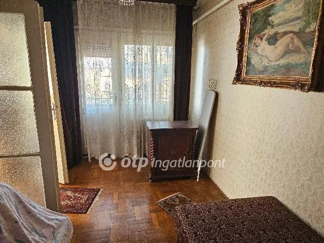 Eladó ház Budapest XV. kerület 300 nm