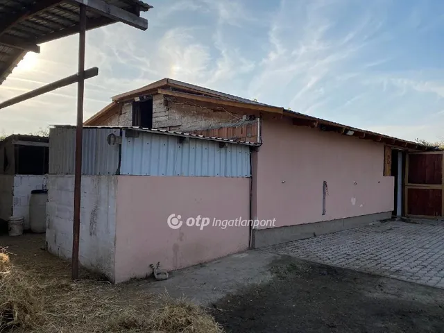 Eladó kereskedelmi és ipari ingatlan Kiskunlacháza 100 nm