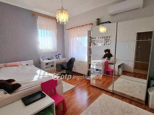 Eladó ház Érd, Fenyves-Parkváros 214 nm
