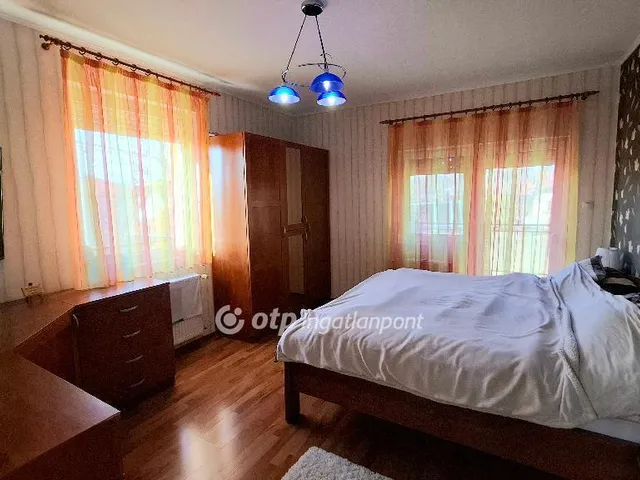 Eladó ház Érd, Fenyves-Parkváros 214 nm