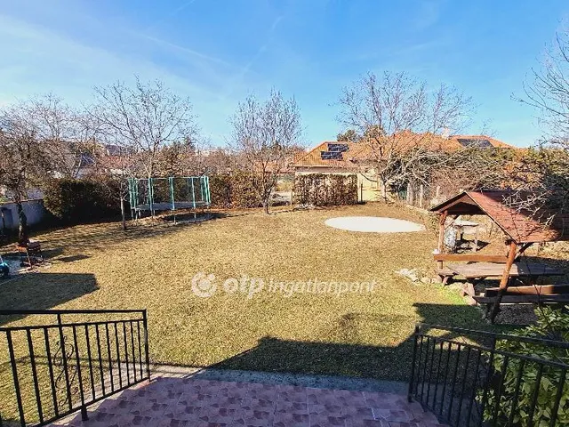 Eladó ház Érd, Fenyves-Parkváros 214 nm