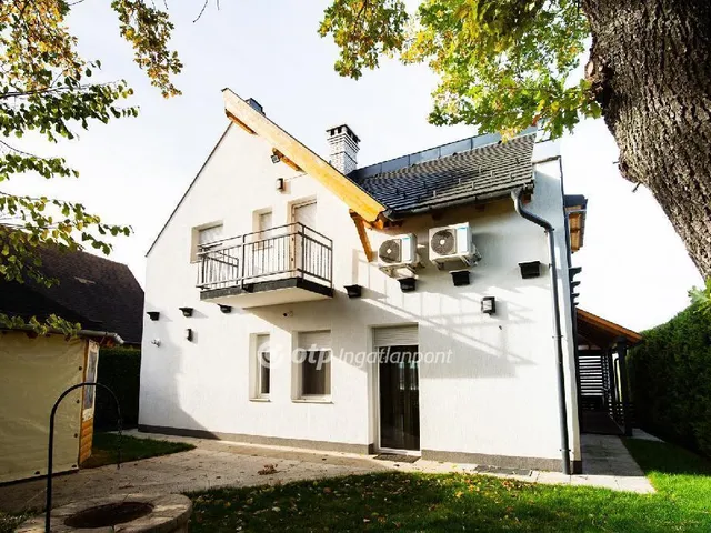 Eladó ház Balatonfűzfő 200 nm