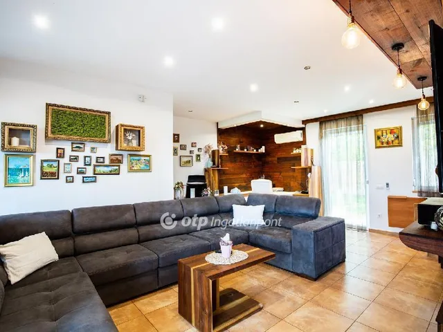 Eladó ház Balatonfűzfő 200 nm