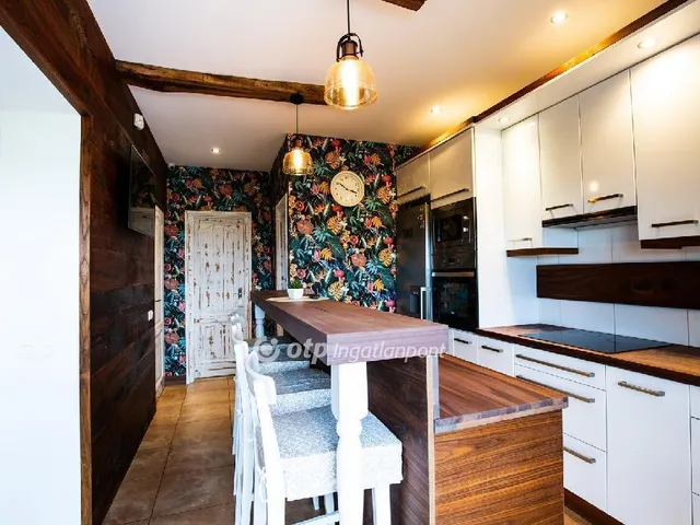 Eladó ház Balatonfűzfő 200 nm