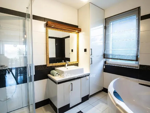 Eladó ház Balatonfűzfő 200 nm