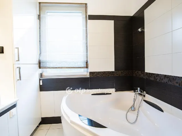 Eladó ház Balatonfűzfő 200 nm