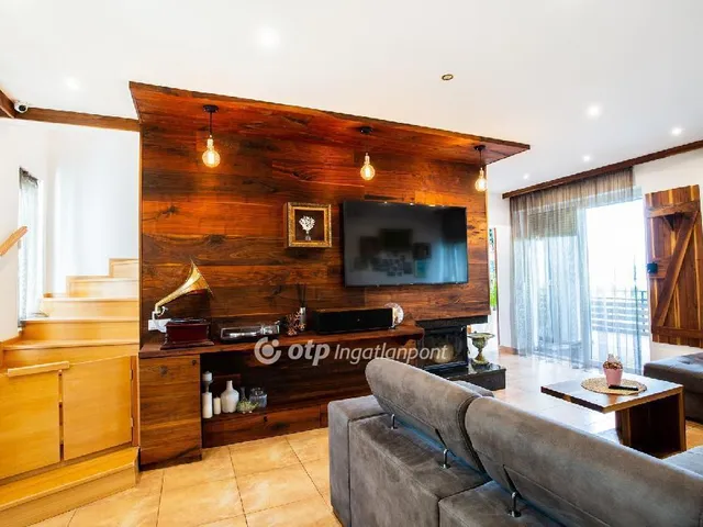 Eladó ház Balatonfűzfő 200 nm