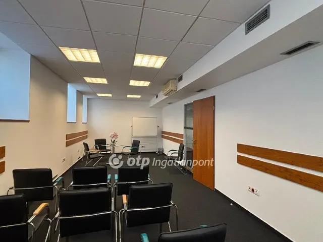 Eladó kereskedelmi és ipari ingatlan Budapest XIII. kerület 357 nm