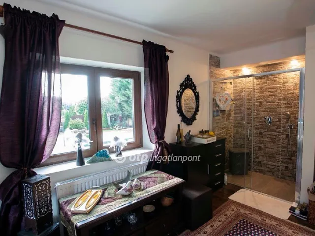 Eladó ház Budapest II. kerület 370 nm