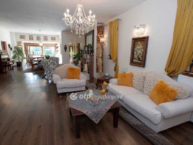 Eladó ház Budapest II. kerület 370 nm